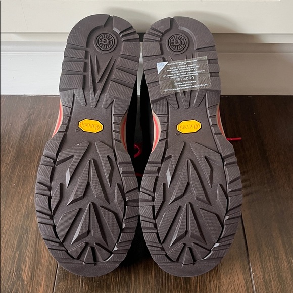 NWT UGG Brecken Boots - Picture 7 of 8